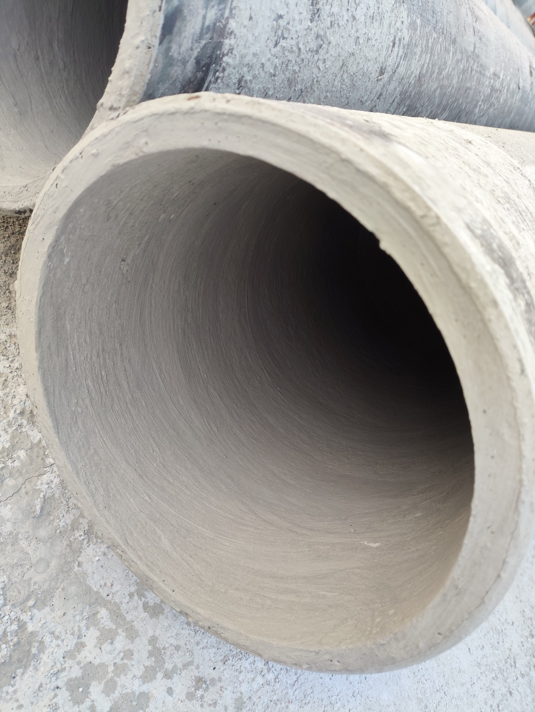 Internal cement lining pipes